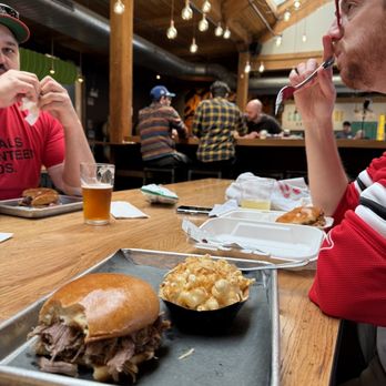 District Brew Yards - Brewpubs Near Me - Chicago, Illinois