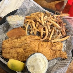 Outboards Bar & Grill - Fish fire