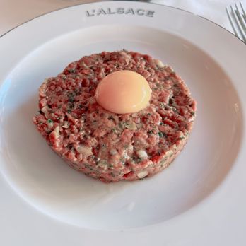 L'Alsace - Beef tartare - Brasseries Near Me - Paris, 75