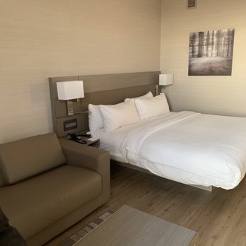 AC Hotel Columbus Dublin - King bed/sofa - Hotels Near Me - Dublin, Ohio