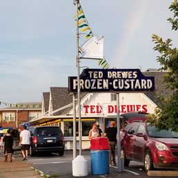 Nice shot of Ted Drewes! Nice shot of Ted Drewes!
