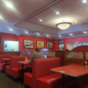 Friendly's - Inside - Ice Cream & Frozen Yogurt Near Me - Melbourne, Florida Friendly's - Inside - Ice Cream & Frozen Yogurt Near Me - Melbourne, Florida