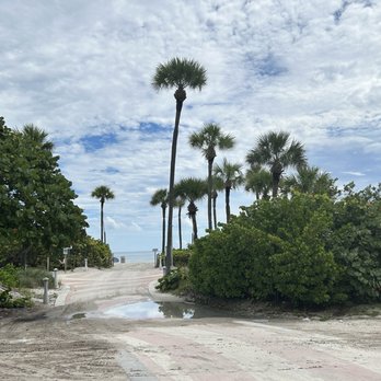 Mid Beach Park Playground - Playgrounds Near Me - Miami Beach, Florida