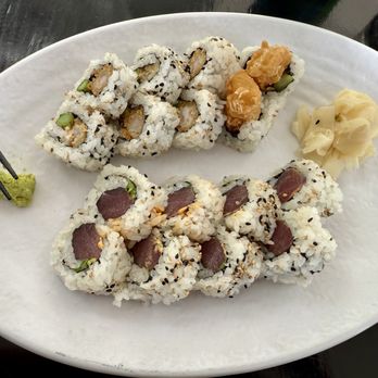 Momosan Waikiki - Shrimp Tempura Roll (top) & Spicy Tuna Roll (both were good) - VN - Ramen Near Me - Honolulu, Hawaii