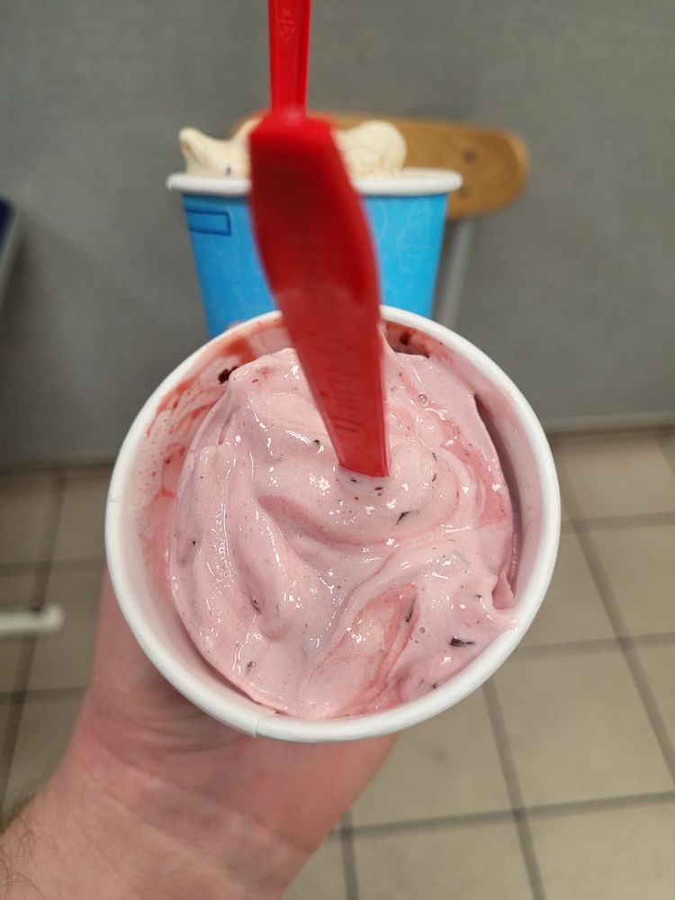 DAIRY QUEEN/ORANGE JULIUS TREAT CTR Updated August 2024 58 Photos 268 SainteCatherine St