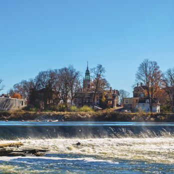 Central Park - Along the banks of the river - Parks Near Me - Mishawaka, Indiana