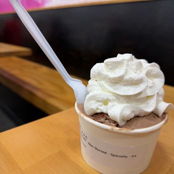 Buzzed Bull Creamery - Banana Split - Desserts Near Me - Pigeon Forge, Tennessee