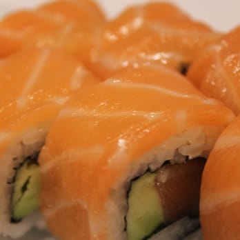 I Sushi - I Roll de Salmón y Aguacate I Sushi - Sushi Bars Near Me - Madrid, M