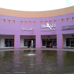Premium Outlets Punta Norte - En el centro del outlet