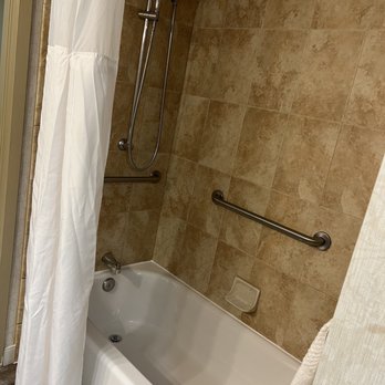 DoubleTree by Hilton St. Augustine Historic District - King Accessible Room #220 - Bathroom - Hotels Near Me - St Augustine, Florida DoubleTree by Hilton St. Augustine Historic District - King Accessible Room #220 - Bathroom - Hotels Near Me - St Augustine, Florida