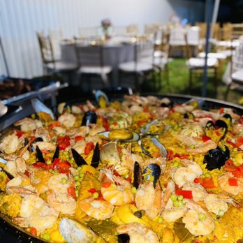 PAELLA Y PA’ TODOS - Paella de marisco - Caterers Near Me PAELLA Y PA’ TODOS - Paella de marisco - Caterers Near Me