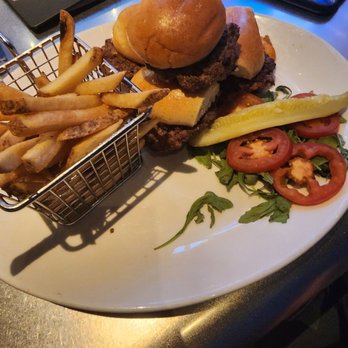Yard House - Sliders - New American Near Me - Lombard, Illinois