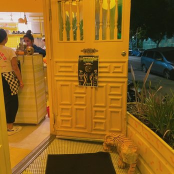 Shuggie’s - Front door - Wine Bars Near Me - San Francisco, California Shuggie’s - Front door - Wine Bars Near Me - San Francisco, California