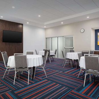1. Hampton Inn & Suites Naples South