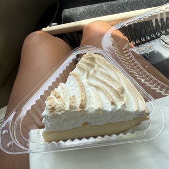Blond Giraffe Key Lime Pie Factory - Merengue key lime pie ice cream - Desserts Near Me - Tavernier, Florida Blond Giraffe Key Lime Pie Factory - Merengue key lime pie ice cream - Desserts Near Me - Tavernier, Florida