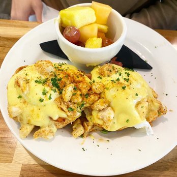 Redhead Bay Cafe - Back Fin Benedict - New American Near Me - Virginia Beach, Virginia