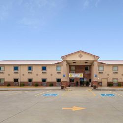 Econo Lodge Inn & Suites