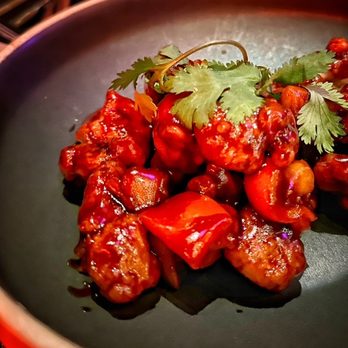 Dasha - Sweet and Sour Chicken - Yup... let's say that the little boxes for take out at your local Chinese hut is better.  Yikes! - Chinese Near Me - Toronto, Ontario