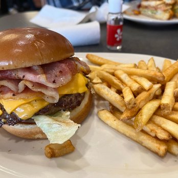 Friendly's - Bacon Cheeseburger with fries - Ice Cream & Frozen Yogurt Near Me - Vernon, Connecticut
