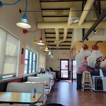 Braum's Ice Cream & Dairy Stores - Inside - Ice Cream & Frozen Yogurt Near Me - Henryetta, Oklahoma Braum's Ice Cream & Dairy Stores - Inside - Ice Cream & Frozen Yogurt Near Me - Henryetta, Oklahoma