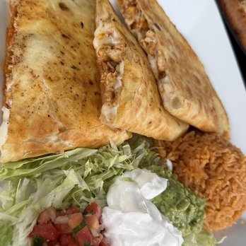 Tacos Vs Pizza - Chicken Quesadilla Deluxe - Salad Near Me - Orlando, Florida Tacos Vs Pizza - Chicken Quesadilla Deluxe - Salad Near Me - Orlando, Florida