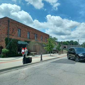Vivilore - Entrance. - American Near Me - Independence, Missouri