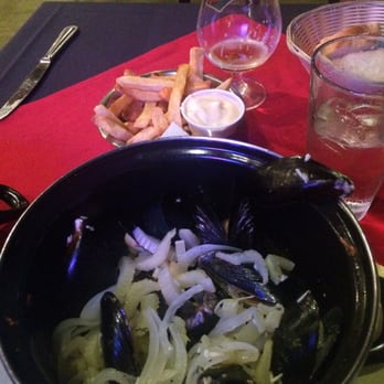 Cafe Brussels - Mussels with garlic - Belgian Near Me - Houston, Texas Cafe Brussels - Mussels with garlic - Belgian Near Me - Houston, Texas