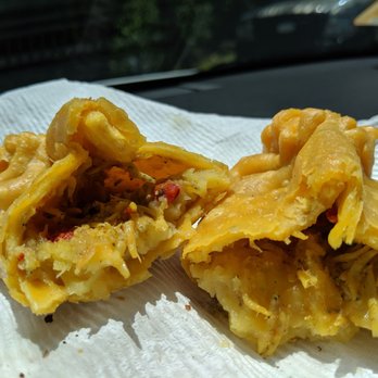 Gustito Criollo El Cetí - Empanada con ceti - Street Vendors Near Me - Arecibo, Puerto Rico