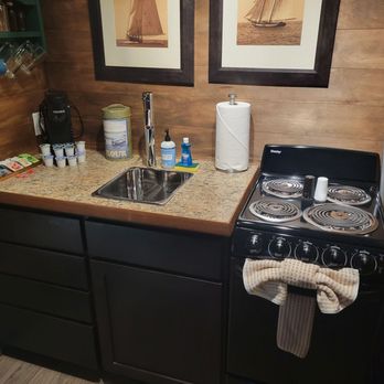 Breakwater Resort - Perfect kitchenette.  Everything you need.  All very clean - Resorts Near Me - Grayland, Washington