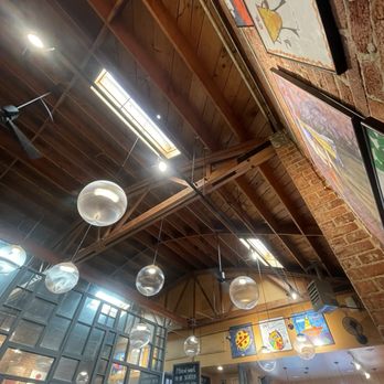 Zachary's Chicago Pizza - More decor - Pizza Near Me - Berkeley, California