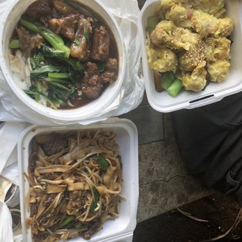 Lam's Kitchen - Beef and tendon look fun soup, dry beef choy fun, dry wontons - Noodles Near Me - Honolulu, Hawaii