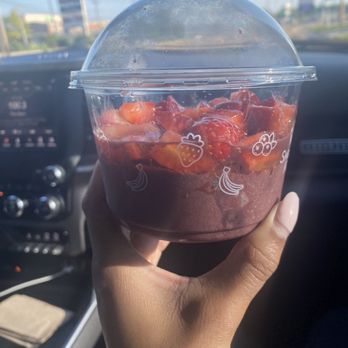 Smoothie King - Strawberry bowl - Juice Bars & Smoothies Near Me - Fairview Heights, Illinois