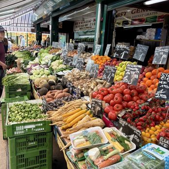 Naschmarkt - Fabulous veg - Public Markets Near Me - Vienna, 9