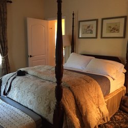 Yosemite Rose Bed and Breakfast - Brenda Room after turn down.
