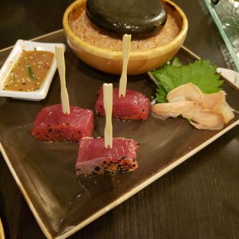 Kō - Ahi seared on rock - Seafood Near Me - Maui, Hawaii