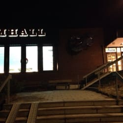 Sundbybergs simhall - Utsidan ska de tydligen jobba på lite i vår.