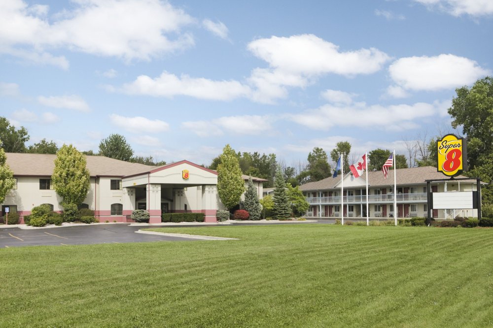 SUPER 8 BY WYNDHAM MARYSVILLE/PORT HURON AREA - 1484 Gratiot
