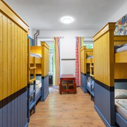 Hostel Elf - Newly renovated rooms with capsule beds and new mattresses