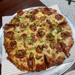 Big Ernie's Pizza - Deluxe 10" No Mushrooms