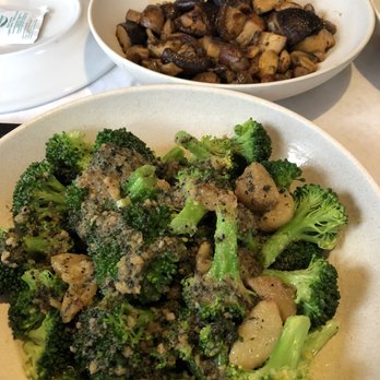 Karai Crab - Mushrooms and broccoli - Seafood Near Me - Honolulu, Hawaii