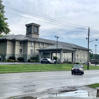 Red Roof Inn - Right off the highway. - Hotels Near Me - Etowah, Tennessee Red Roof Inn - Right off the highway. - Hotels Near Me - Etowah, Tennessee