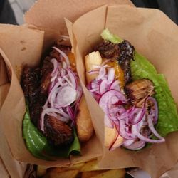 S.W.A.T Street Food - BRISKET BUN Ugnsbakad oxbringa med mangochutney.