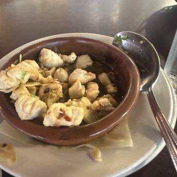 Papa's Tapas - Chicken in Garlic oil comes out PIPINg hOT ! - Spanish Near Me - Delray Beach, Florida