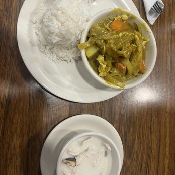 Thai Kitchen - Indian Yellow Curry with bowl of Small Tom Ka - Thai Near Me - Austin, Texas Thai Kitchen - Indian Yellow Curry with bowl of Small Tom Ka - Thai Near Me - Austin, Texas