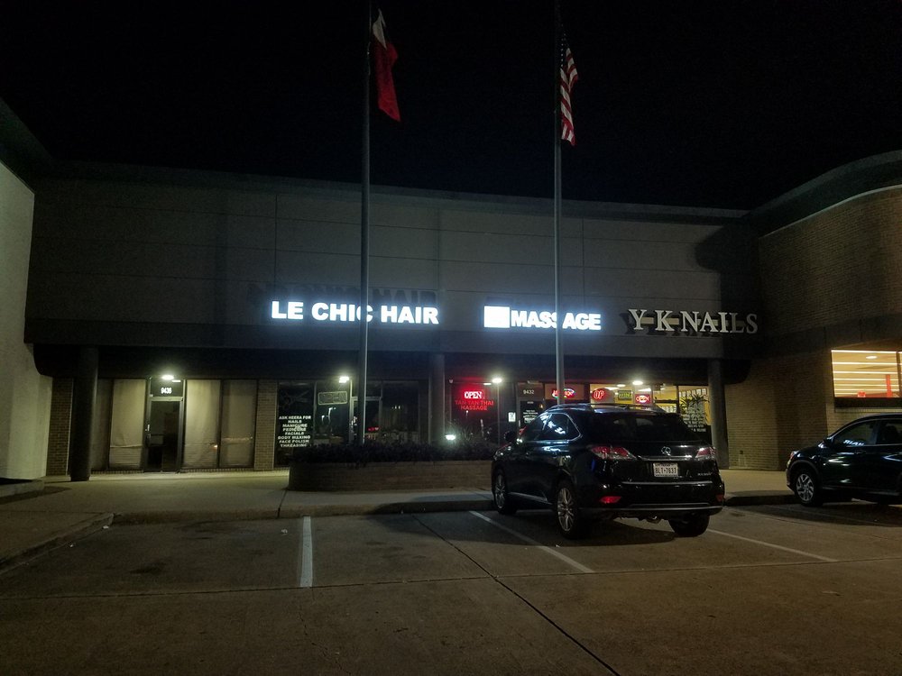 Le Chic Hair Design Logo