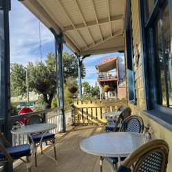 American River Inn