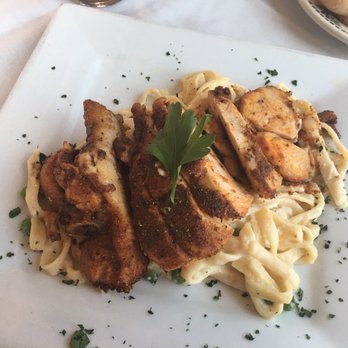 Cafe Benedicte - Chicken fettuccine alfredo won't disappoint your taste buds! - Mediterranean Near Me - Houston, Texas Cafe Benedicte - Chicken fettuccine alfredo won't disappoint your taste buds! - Mediterranean Near Me - Houston, Texas