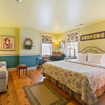 After Eight Bed & Breakfast - Sunset Room - King bedroom - Bed & Breakfast Near Me - Gordonville, Pennsylvania After Eight Bed & Breakfast - Sunset Room - King bedroom - Bed & Breakfast Near Me - Gordonville, Pennsylvania