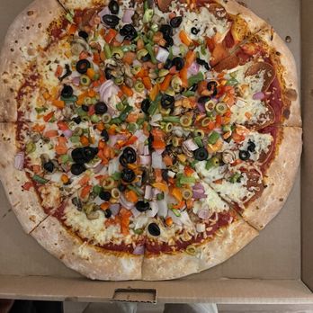 Pizza Pita - Vegan Pizza with mixed vegetables and vegan pepperoni - Pizza Near Me - Montreal, Quebec Pizza Pita - Vegan Pizza with mixed vegetables and vegan pepperoni - Pizza Near Me - Montreal, Quebec