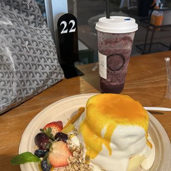 Motto Tea Cafe - King Grape Tea Mango Sunshine Souffle Pancake - Desserts Near Me - Pasadena, California Motto Tea Cafe - King Grape Tea Mango Sunshine Souffle Pancake - Desserts Near Me - Pasadena, California